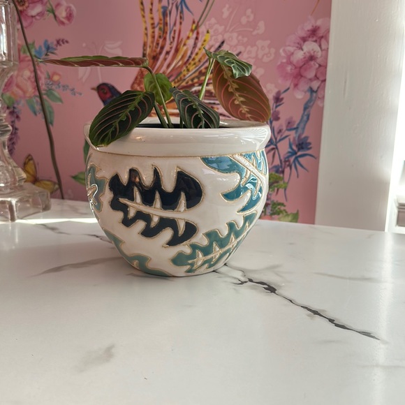 Boho Cream ceramic glazed planter with blue Monstera leaves Never used - Picture 1 of 5